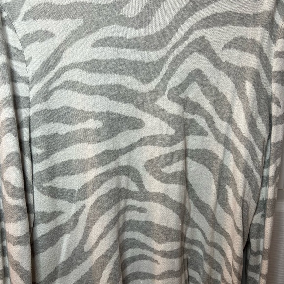A New Day Women’s Gray Zebra Print Sweater XXL - Picture 4 of 6